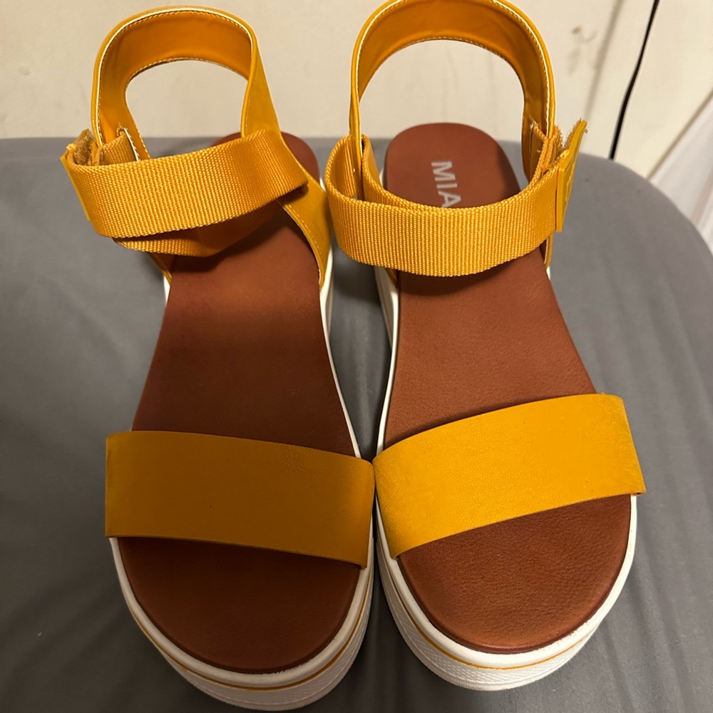 Mia Odelia - Mustard